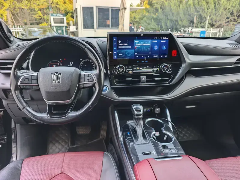 2021 Toyota Crown Kluger с пробегом 40 000 км