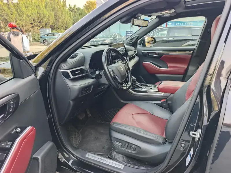 2021 Toyota Crown Kluger с пробегом 40 000 км