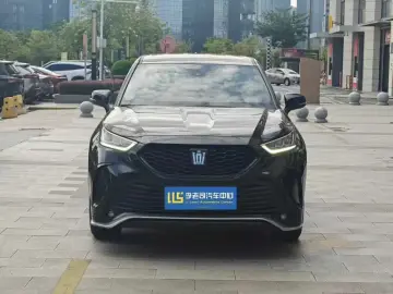 2022 Toyota Crown Kluger с пробегом 39 800 км