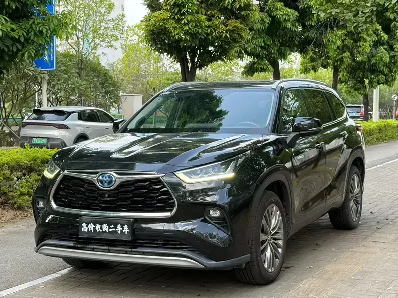 2022 Toyota Highlander с пробегом 16 000 км
