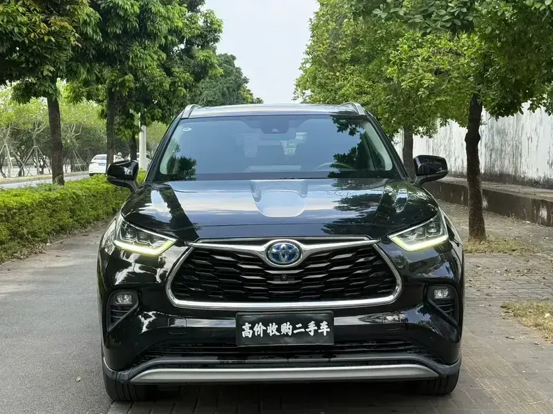 2022 Toyota Highlander с пробегом 16 000 км