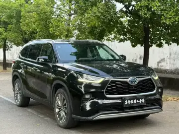 2022 Toyota Highlander с пробегом 16 000 км