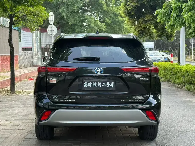 2022 Toyota Highlander с пробегом 16 000 км