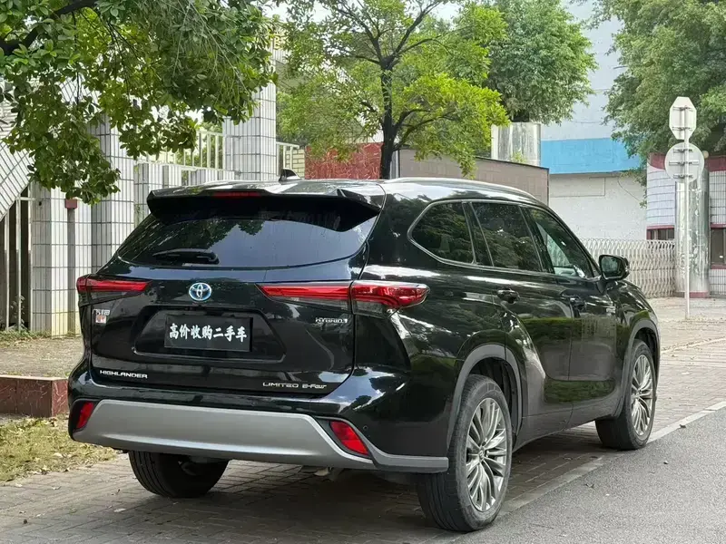 2022 Toyota Highlander с пробегом 16 000 км