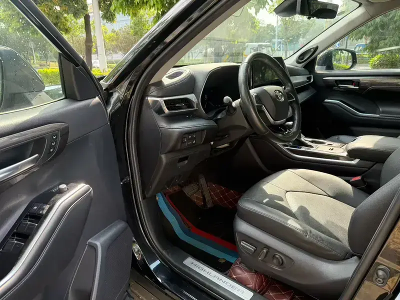 2022 Toyota Highlander с пробегом 16 000 км