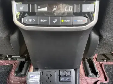 2022 Toyota Highlander с пробегом 16 000 км