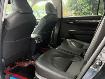 2022 Toyota Highlander с пробегом 16 000 км