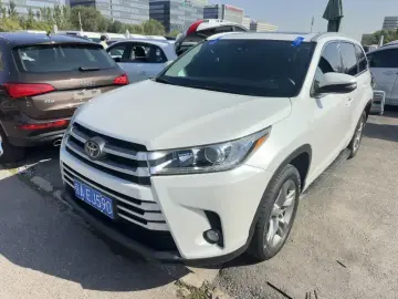 2021 Toyota Highlander с пробегом 76 000 км