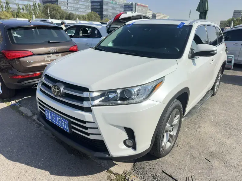 2021 Toyota Highlander с пробегом 76 000 км