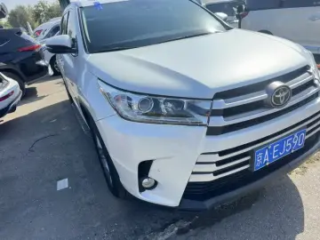 2021 Toyota Highlander с пробегом 76 000 км