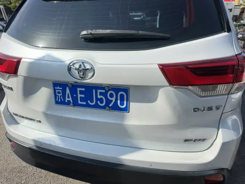 2021 Toyota Highlander с пробегом 76 000 км