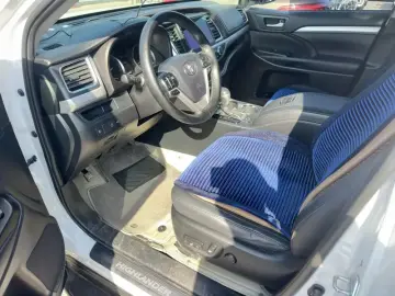 2021 Toyota Highlander с пробегом 76 000 км