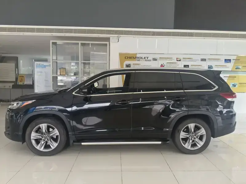 2021 Toyota Highlander с пробегом 51 000 км