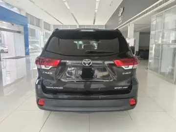 2021 Toyota Highlander с пробегом 51 000 км