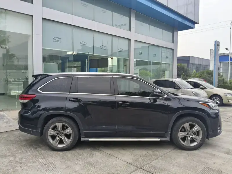 2021 Toyota Highlander с пробегом 51 000 км