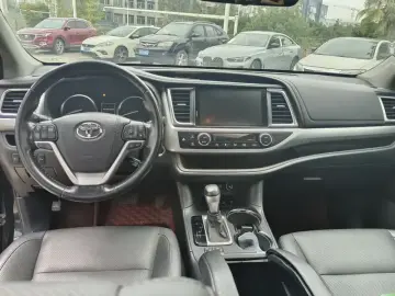 2021 Toyota Highlander с пробегом 51 000 км