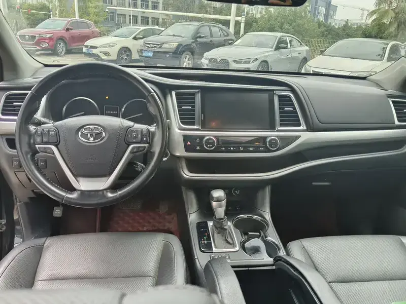2021 Toyota Highlander с пробегом 51 000 км