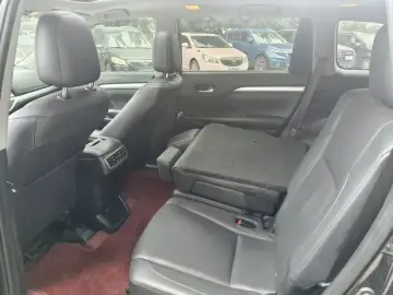 2021 Toyota Highlander с пробегом 51 000 км