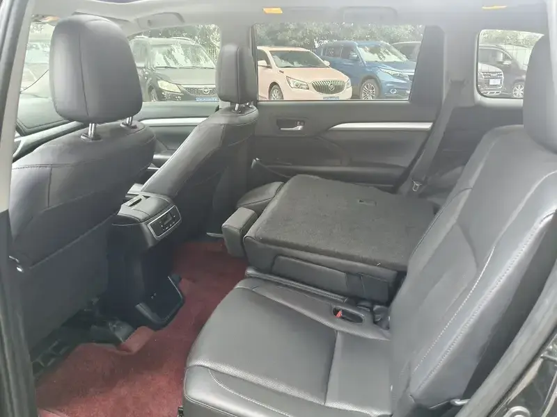 2021 Toyota Highlander с пробегом 51 000 км