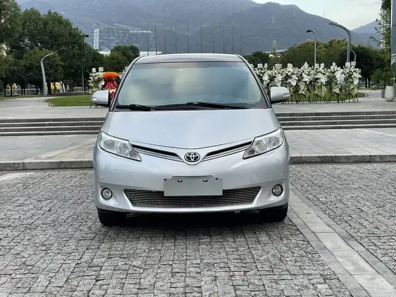 2012 Toyota Previa с пробегом 240 000 км