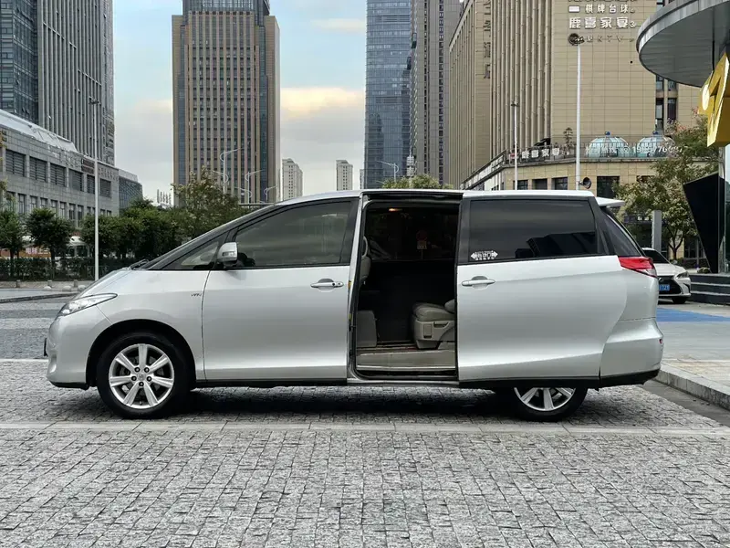 2012 Toyota Previa с пробегом 240 000 км