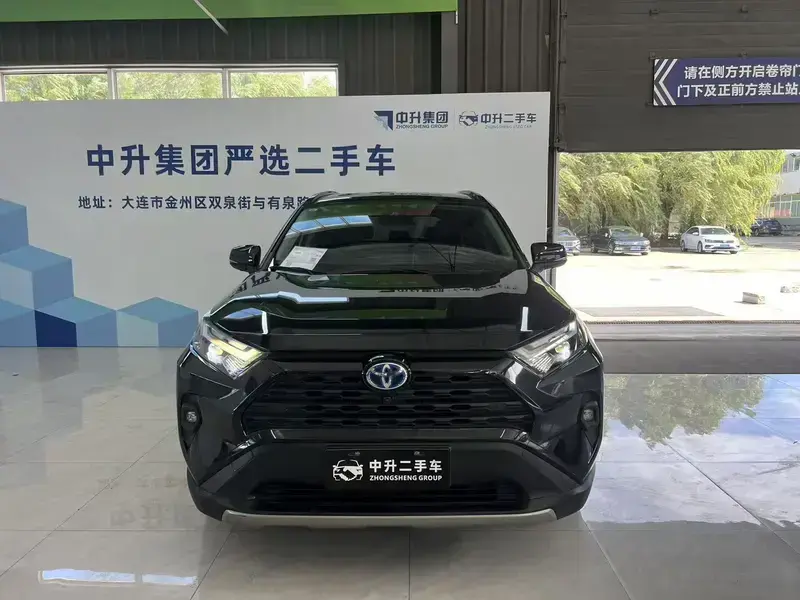 2023 Toyota RAV4 с пробегом 19 100 км
