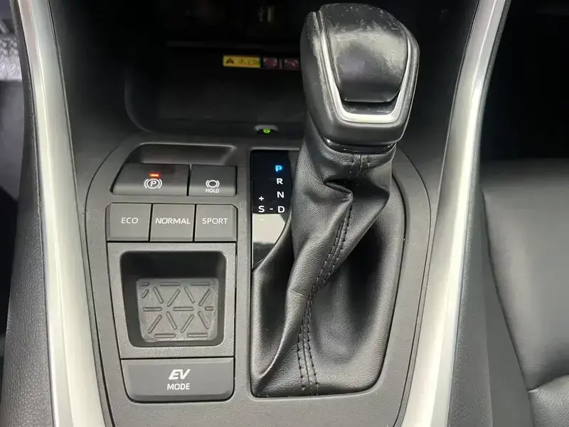 2023 Toyota RAV4 с пробегом 19 100 км