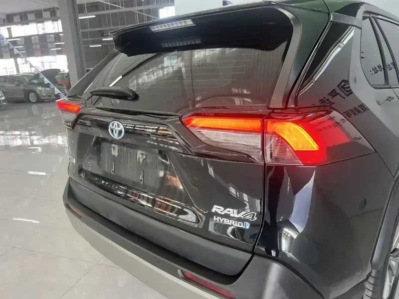 2023 Toyota RAV4 с пробегом 19 100 км