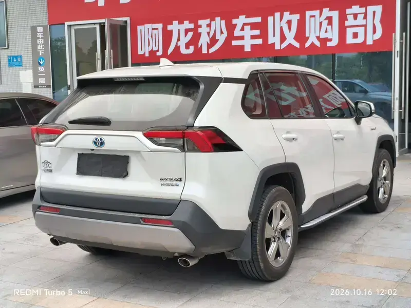 2022 Toyota RAV4 с пробегом 67 400 км