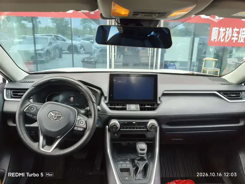 2022 Toyota RAV4 с пробегом 67 400 км