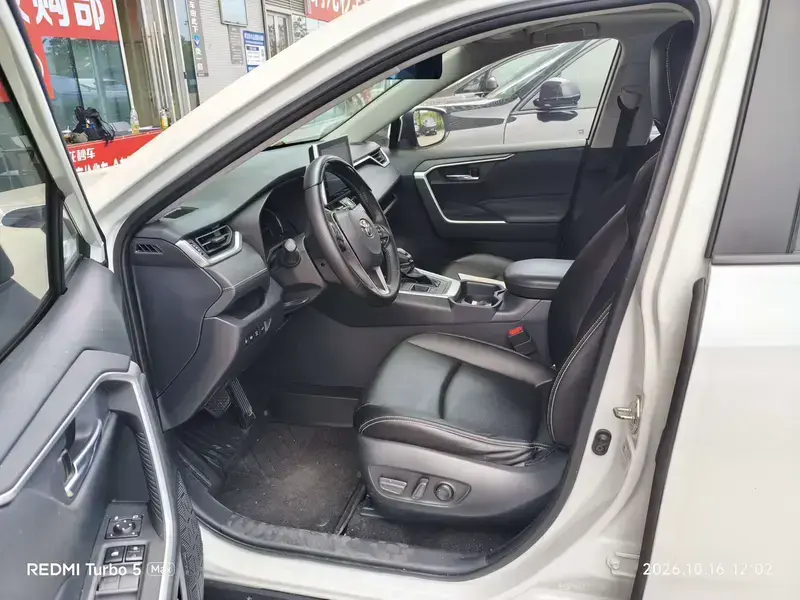 2022 Toyota RAV4 с пробегом 67 400 км