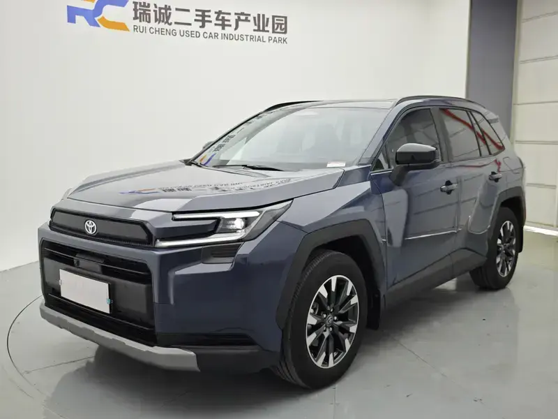 2026 Toyota RAV4 с пробегом 2 700 км