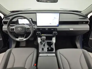 2026 Toyota RAV4 с пробегом 2 700 км