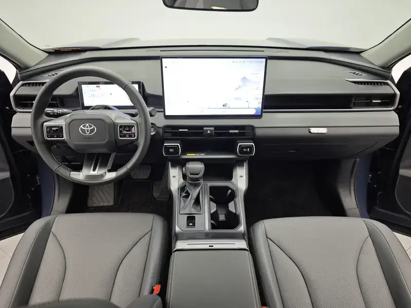 2026 Toyota RAV4 с пробегом 2 700 км
