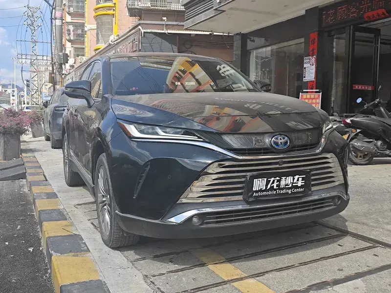 2022 Toyota Harrier с пробегом 39 200 км