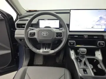 2026 Toyota RAV4 с пробегом 2 700 км
