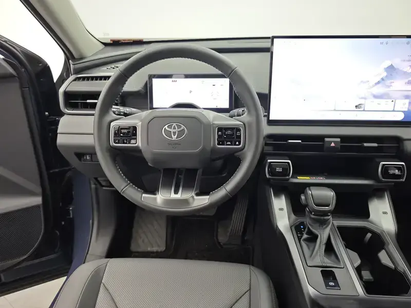 2026 Toyota RAV4 с пробегом 2 700 км