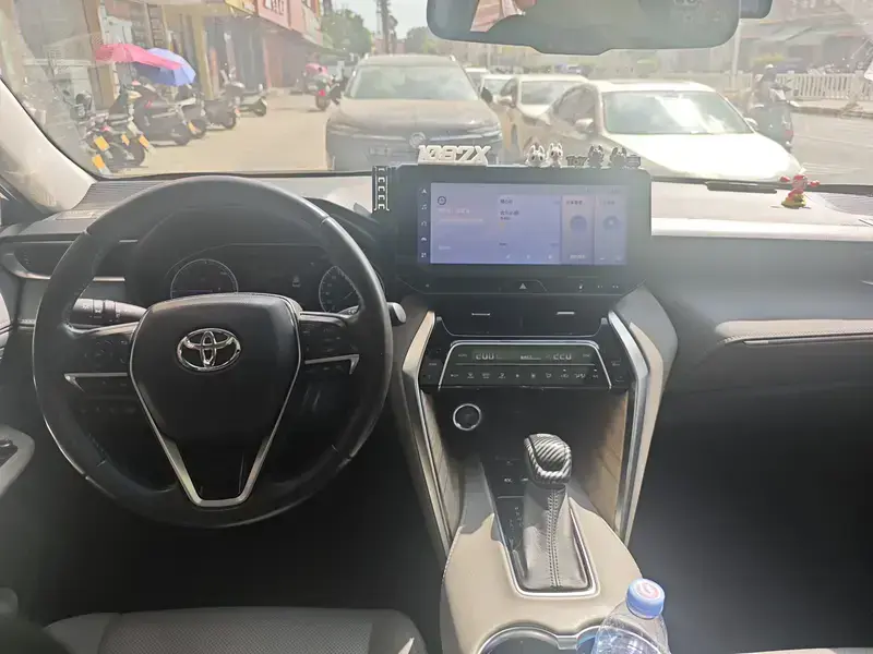 2022 Toyota Harrier с пробегом 39 200 км