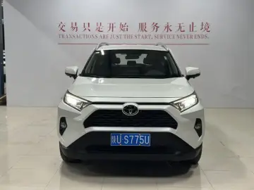 2022 Toyota RAV4 с пробегом 11 000 км