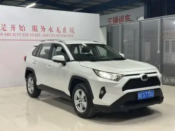 2022 Toyota RAV4 с пробегом 11 000 км