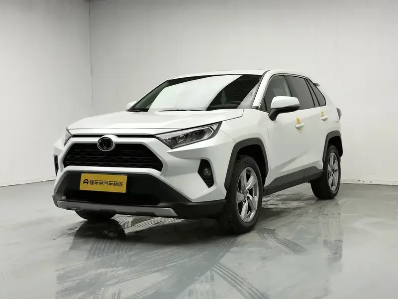 2021 Toyota RAV4 с пробегом 49 800 км