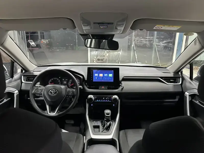 2022 Toyota RAV4 с пробегом 11 000 км