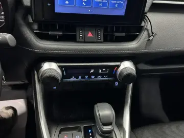 2022 Toyota RAV4 с пробегом 11 000 км