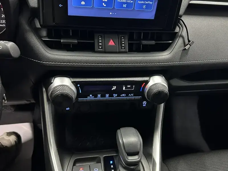 2022 Toyota RAV4 с пробегом 11 000 км