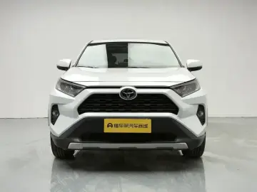 2021 Toyota RAV4 с пробегом 49 800 км