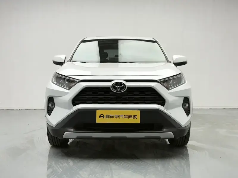 2021 Toyota RAV4 с пробегом 49 800 км