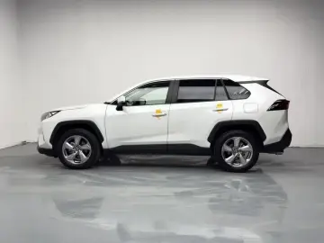 2021 Toyota RAV4 с пробегом 49 800 км