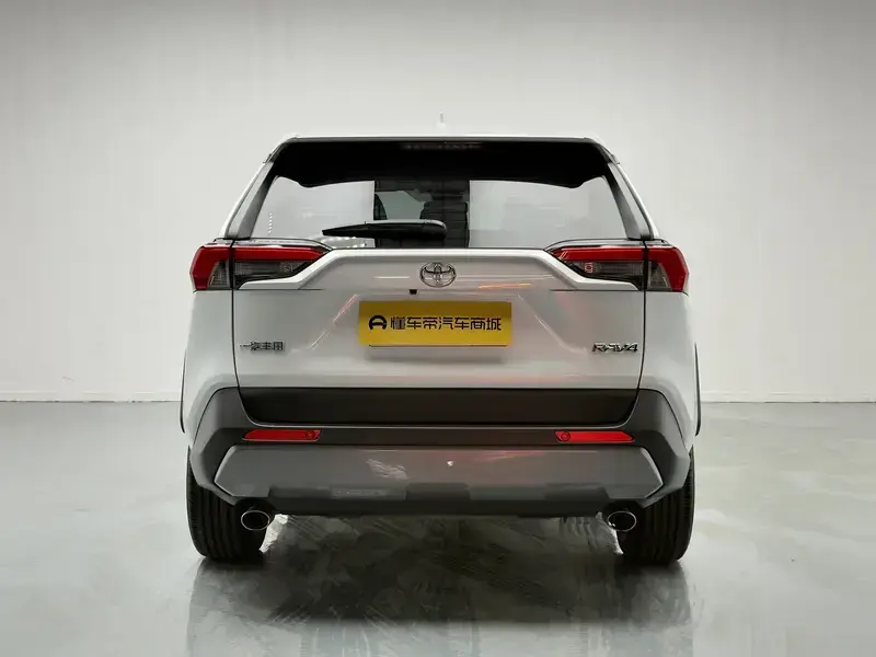 2021 Toyota RAV4 с пробегом 49 800 км