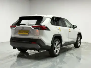 2021 Toyota RAV4 с пробегом 49 800 км