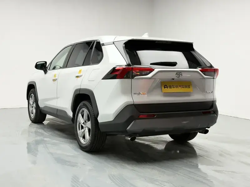 2021 Toyota RAV4 с пробегом 49 800 км